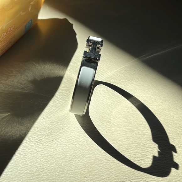 Classic Hermes H bracelet in silver and white - Picture 5 of 9